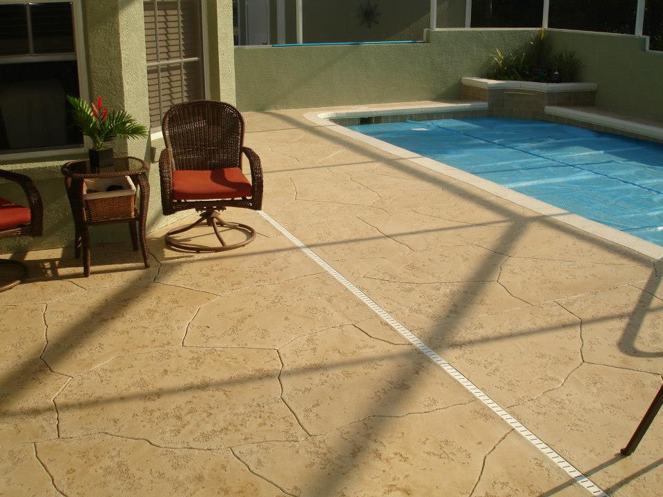 Table and chairs on a screened in pool deck