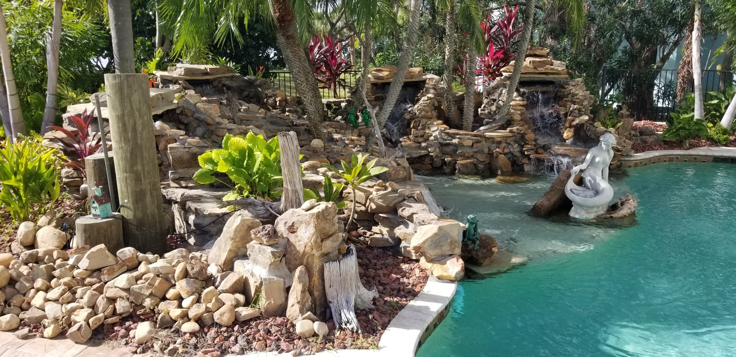 Pool deck with rock features